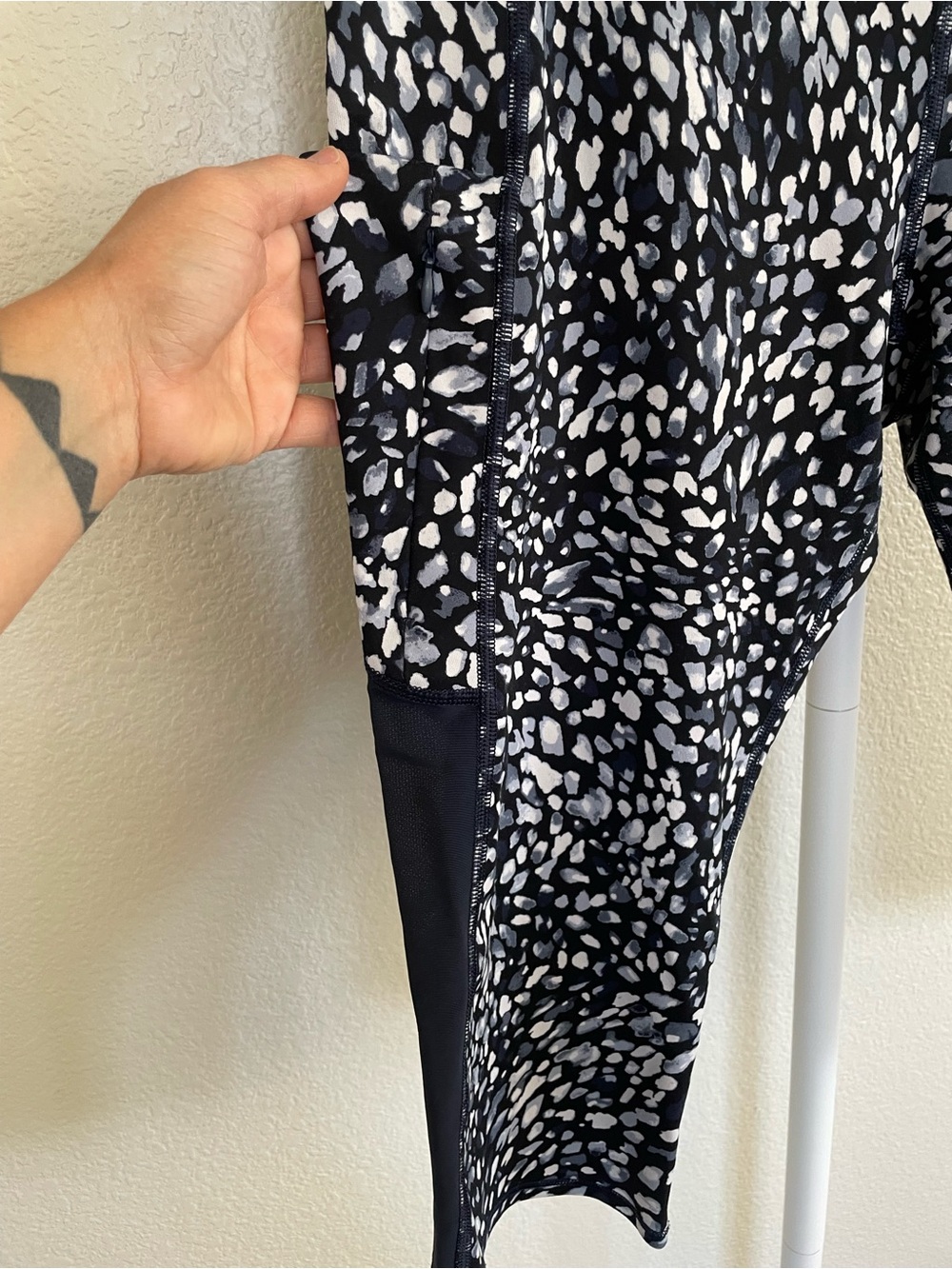 Athleta Spotty Up For Anything Crop Leggings XL - Picture 6 of 7